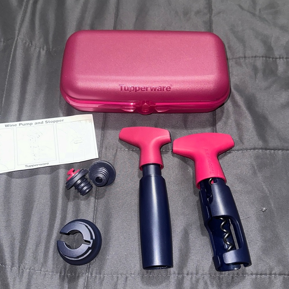 Tupperware Wine Accessories Gift Set